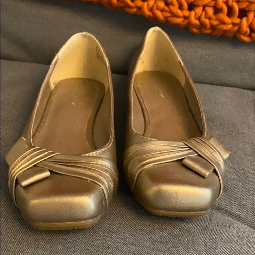 Gold flats